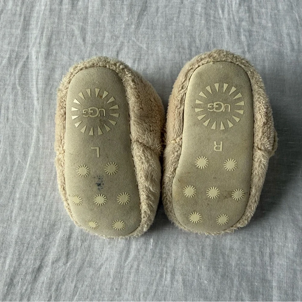 UGG Bixbee Llama Stuffie Slippers Baby Sz 04/05